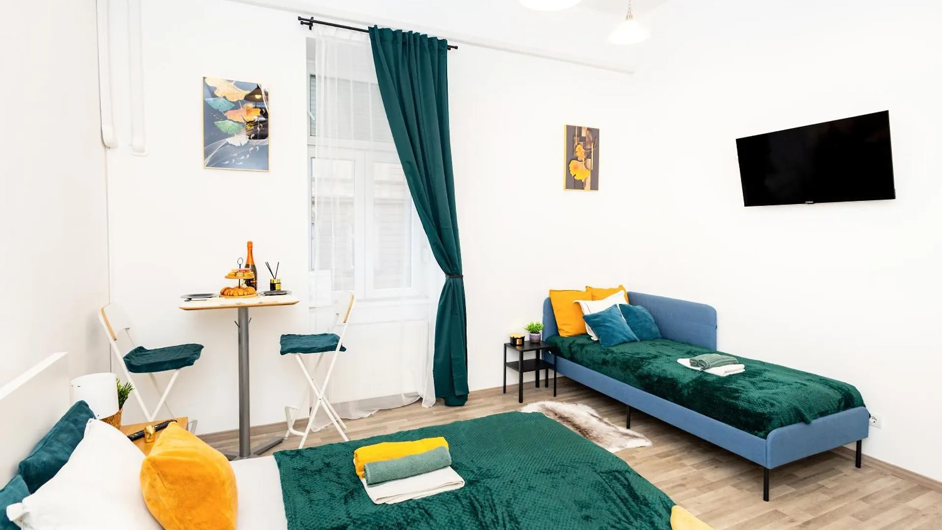 Golden Sun Apartment At Buda Castle 布达佩斯