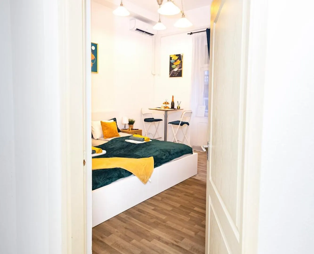 Golden Sun Apartment At Buda Castle 布达佩斯